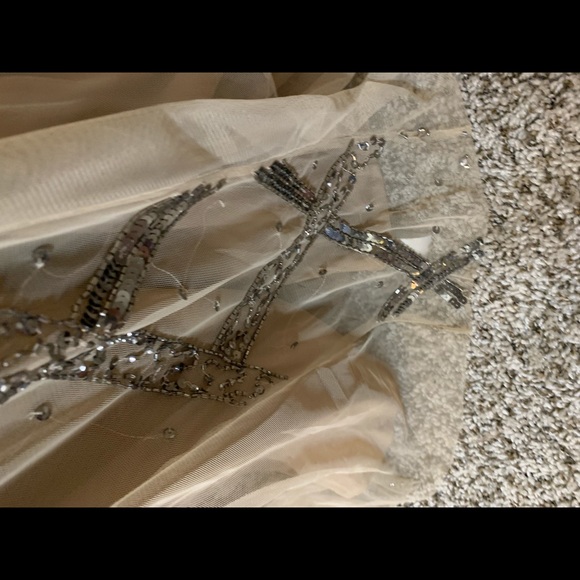 Adrianna Papell Cap Sleeve Beaded Gatsby Gown - Picture 13 of 16